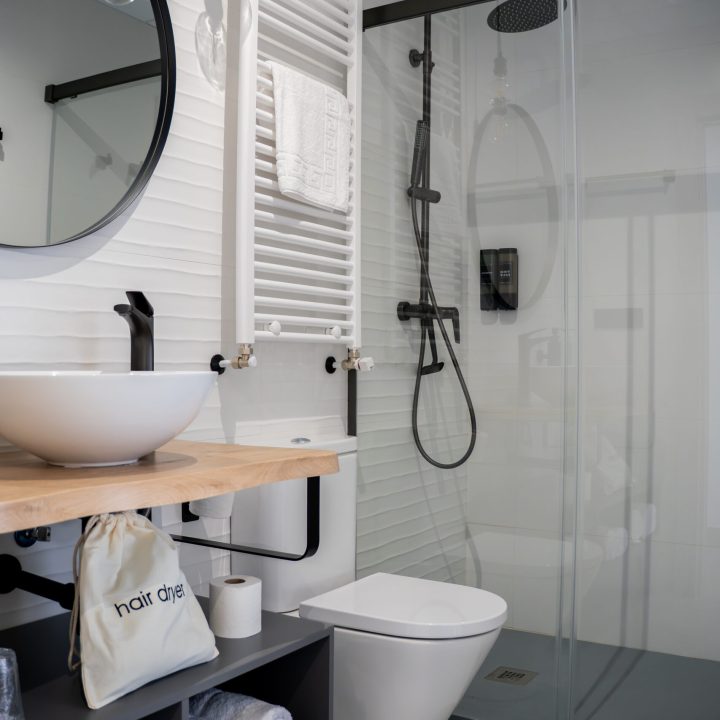 Apartamento con terraza 13A_Baño interior2